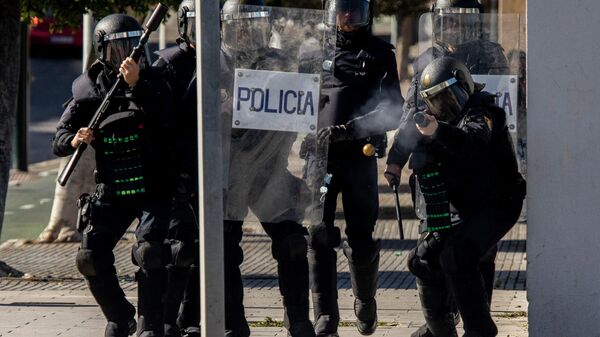 La Policía reprime las protestas de los trabajadores metalúrgicos en Cádiz (España), el 23 de noviembre del 2021 - Sputnik Mundo