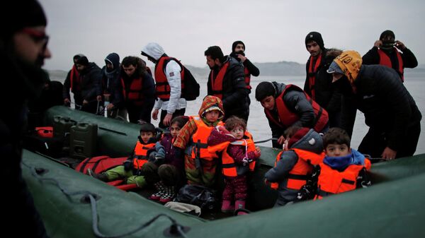 Un grupo de migrantes en Francia, el 24 de noviembre - Sputnik Mundo