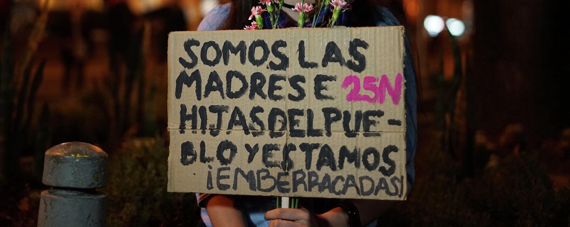 Manifestante colombiana en el Día Internacional de la Eliminación de la Violencia contra la Mujer - Sputnik Mundo, 1920, 25.11.2021