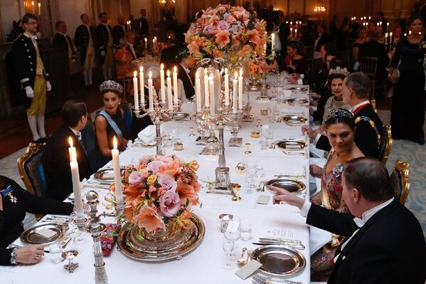 Entre los invitados estaba incluida una representación de la delegación española, representantes del Parlamento Sueco, el Gobierno Sueco y demás autoridades, además de representantes del mundo científico, cultural y empresarial. Entre los invitados estaba incluida una representación de la delegación española, representantes del Parlamento Sueco, el Gobierno Sueco y demás autoridades, además de representantes del mundo científico, cultural y empresarial. - Sputnik Mundo