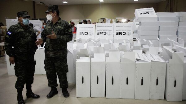 Ejército de Honduras con el material electoral  - Sputnik Mundo