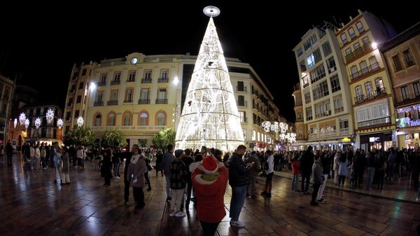 Árbol de Navidad en Málaga - Sputnik Mundo