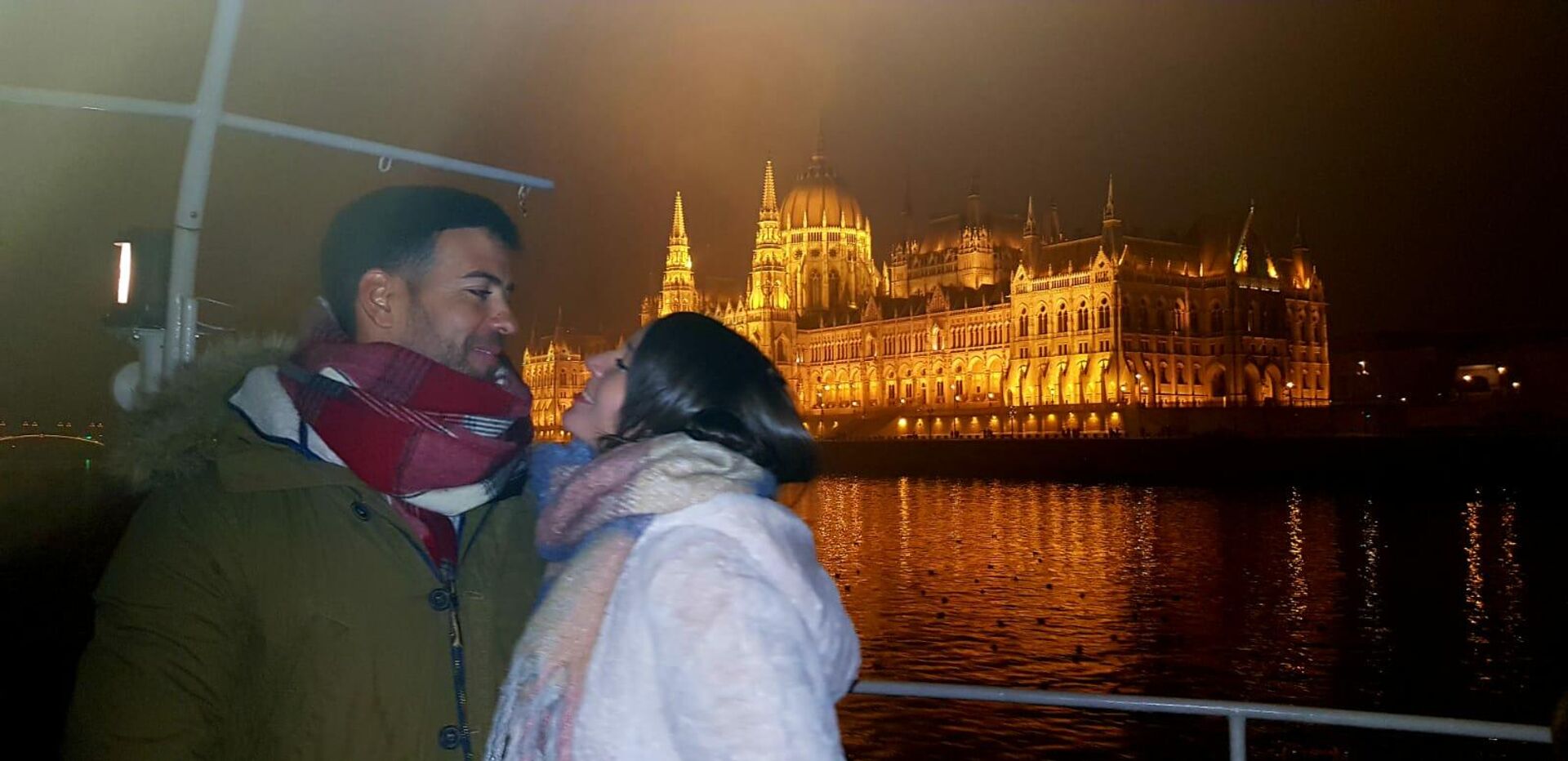 Antonio Quintero junto a su novia en Budapest - Sputnik Mundo, 1920, 01.12.2021