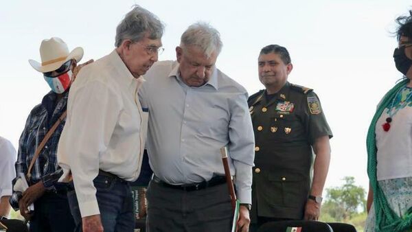 Cuauhtémoc Cárdenas con Andrés Manuel López Obrador en Sonora. - Sputnik Mundo