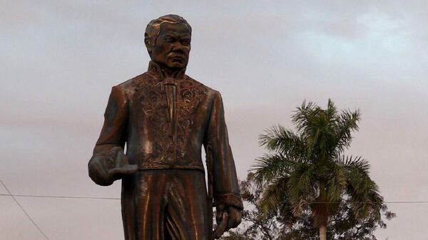 Monumentos a Rubén Darío en el Parque de los Poetas de la ciudad de León, Nicaragua - Sputnik Mundo