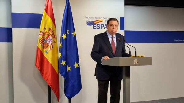 Luis Planas comparece tras las negociaciones en Bruselas Gobierno de España - Sputnik Mundo