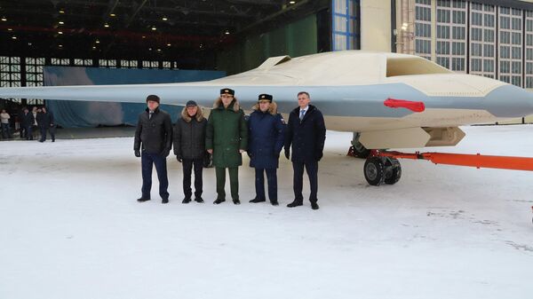 El dron ruso Ojotnik S-70  - Sputnik Mundo