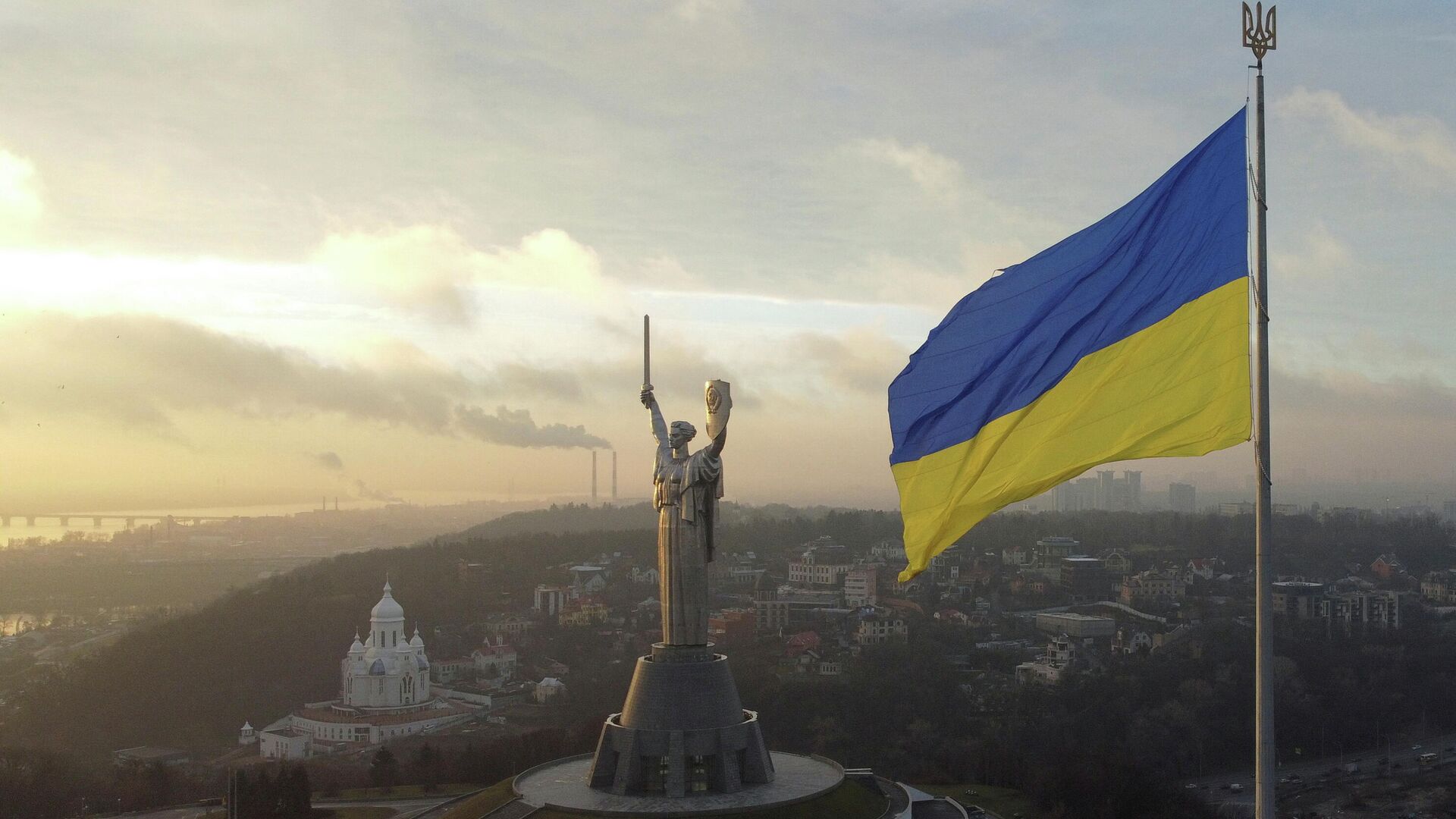 La bandera de Ucrania en Kiev - Sputnik Mundo, 1920, 17.12.2021