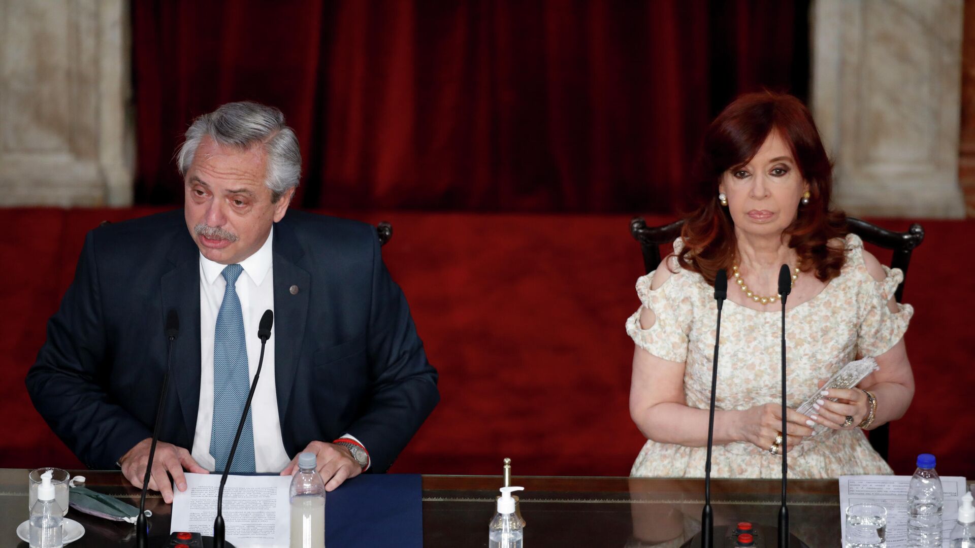 El presidente de Argentina, Alberto Fernández, y la vicepresidenta, Cristina Fernández, juntos en el Congreso en marzo de 2021 - Sputnik Mundo, 1920, 17.12.2021