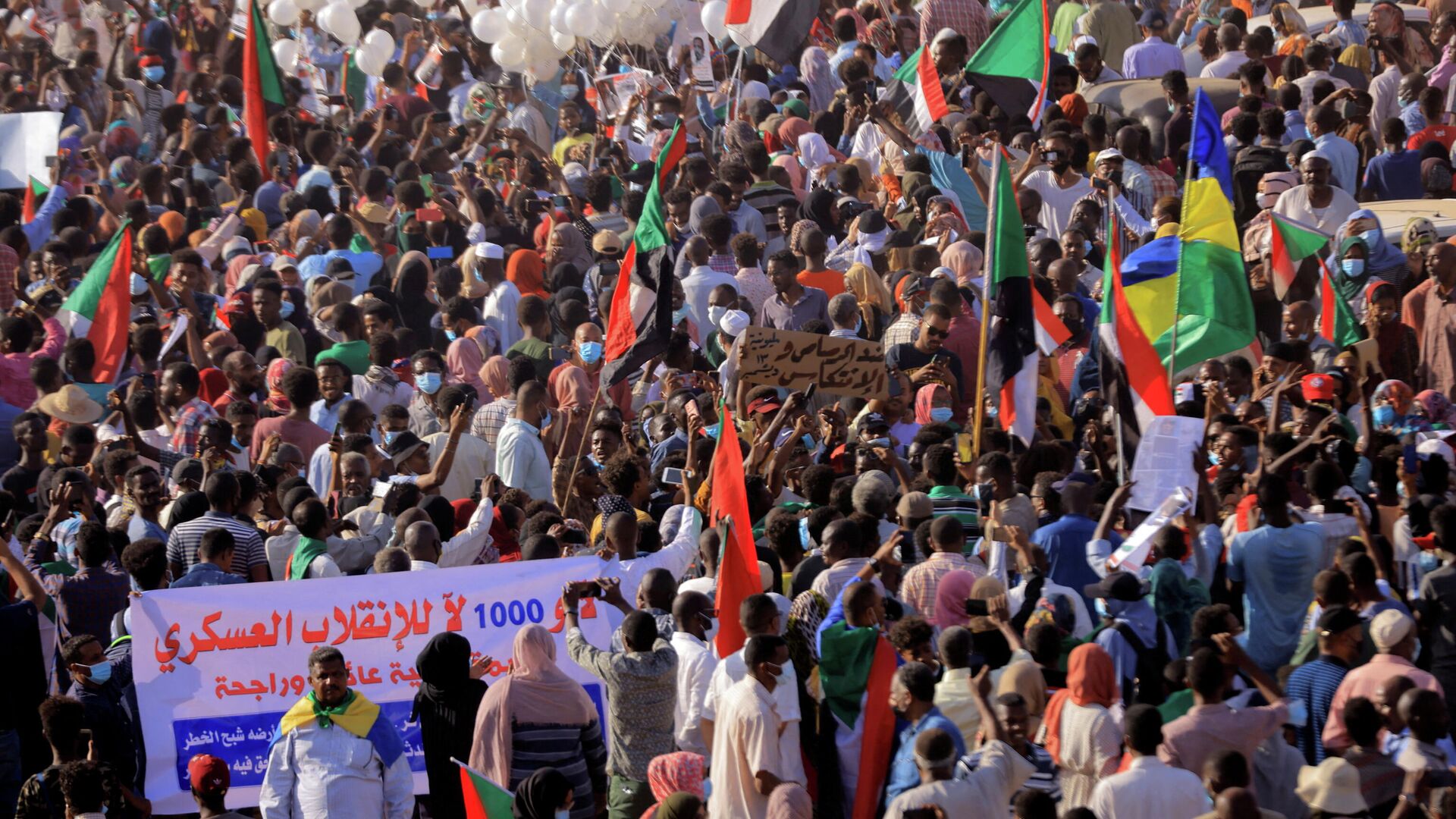 Protestas contra el golpe militar en la capital de Sudán, Jartum - Sputnik Mundo, 1920, 19.12.2021