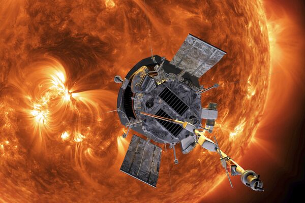 La sonda espacial solar Parker de Estados Unidos tocóel Sol por primera vez en abril tras haber sido lanzada en 2018. Sin embargo, la NASA solo informósobre el evento el 14 de diciembre. El dispositivo midiócampos magnéticos y muestras de partículas en la corona solar, donde las temperaturas pueden alcanzar los 500.000 grados centígrados. - Sputnik Mundo