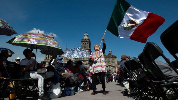 Simpatizantes de AMLO en el Zócalo de la Ciudad de México. - Sputnik Mundo