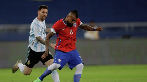 Arturo Vidal y Lionel Messi. Copa América 2021 - Sputnik Mundo