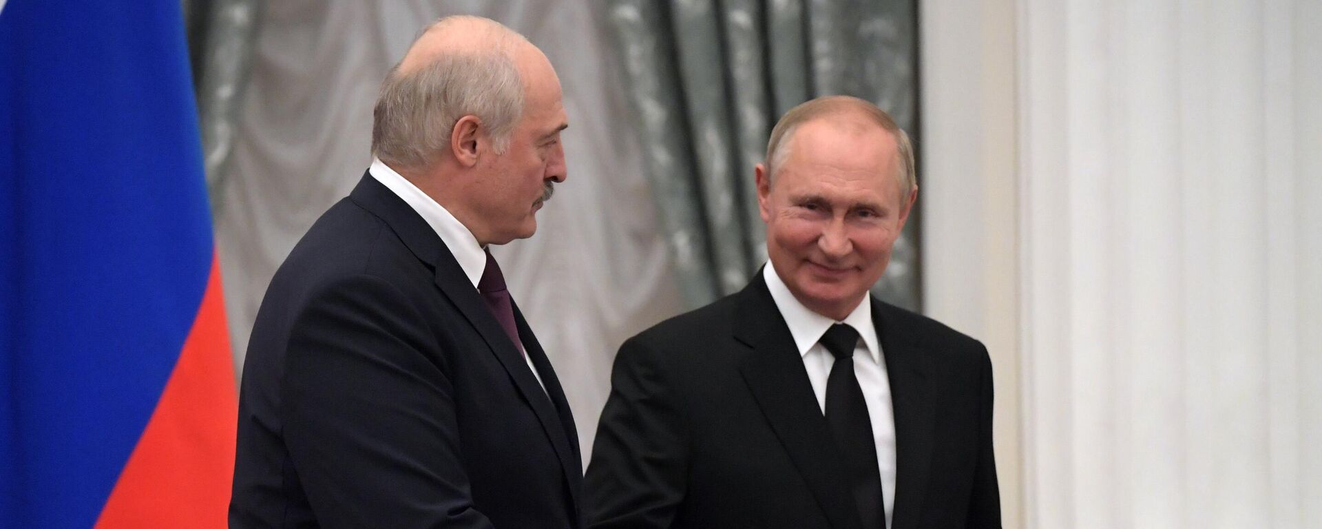 El presidente de Bielorrusia, Alexandr Lukashenko, y el presidente de Rusia, Vladímir Putin - Sputnik Mundo, 1920, 24.12.2021