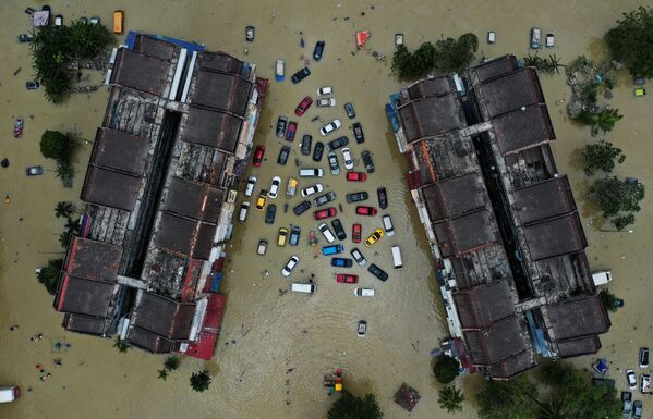 La vista aérea de una catastrófica inundación en Selangor, Malasia. - Sputnik Mundo