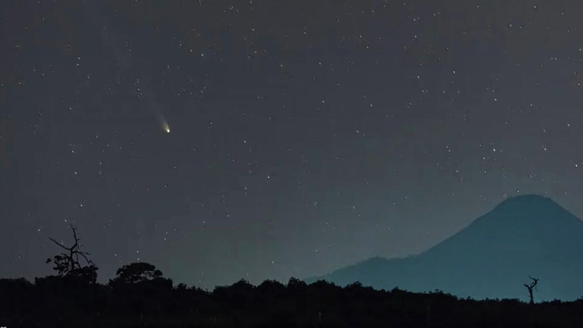 El cometa Leonard visto desde el centro de México.  - Sputnik Mundo, 1920, 27.12.2021