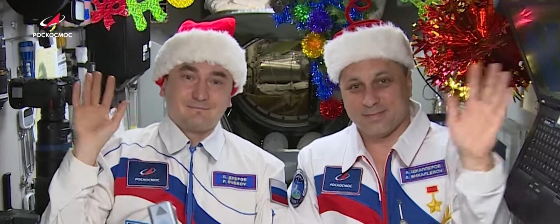 Los cosmonautas Antón Shkaplérov y Piotr Dubrov - Sputnik Mundo, 1920, 31.12.2021