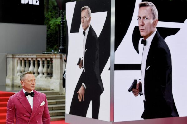 El 28 de septiembre, se estrenó la última película de Daniel Craig como James Bond, titulada Sin tiempo para morir. Esta fue la quinta entrega de la mítica franquicia para el actor británico: también dio vida al agente 007 en Casino Royale, Quantum of Solace, Skyfall y Spectre. - Sputnik Mundo
