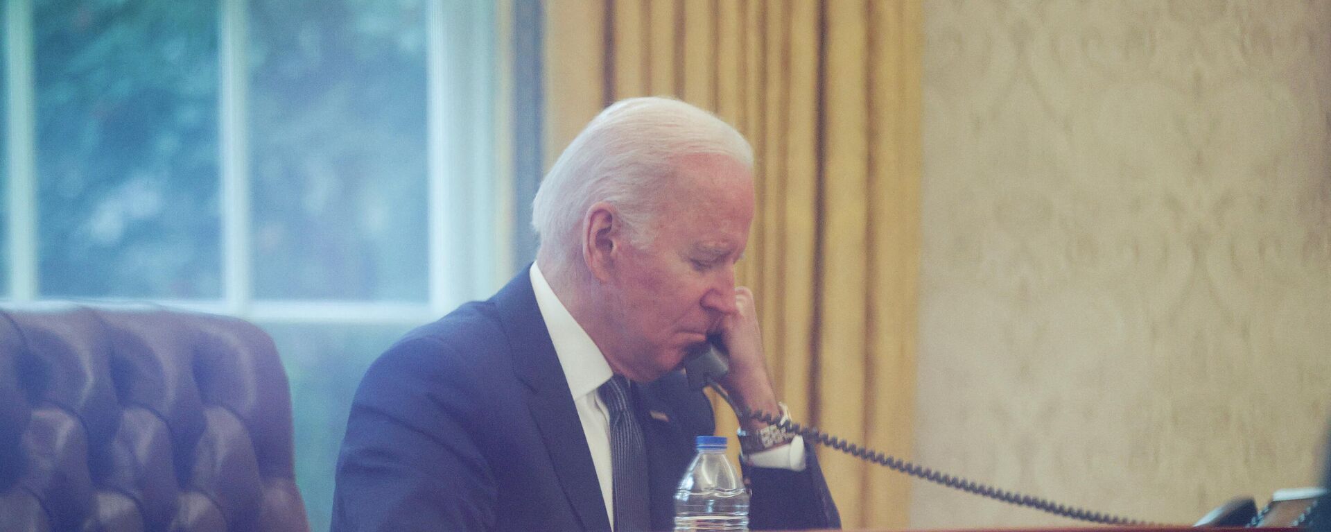 Joe Biden, presidente de Estados Unidos, en una conversación telefónica (archivo) - Sputnik Mundo, 1920, 02.01.2022
