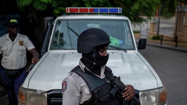 Un policía de Haití - Sputnik Mundo