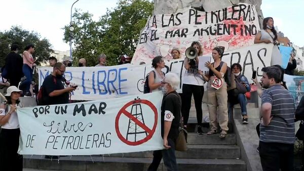 Miles de manifestantes sumen a Mar del Plata en protestas contra la exploración petrolera - Sputnik Mundo