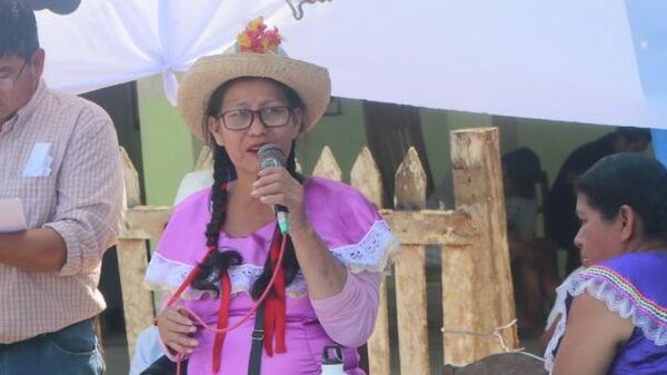 De rosa, la líder indígena Juana Bejarano - Sputnik Mundo