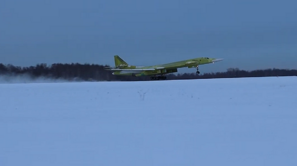 Así fueron las primeras maniobras del bombardero ruso Tu-160M modernizado - Sputnik Mundo