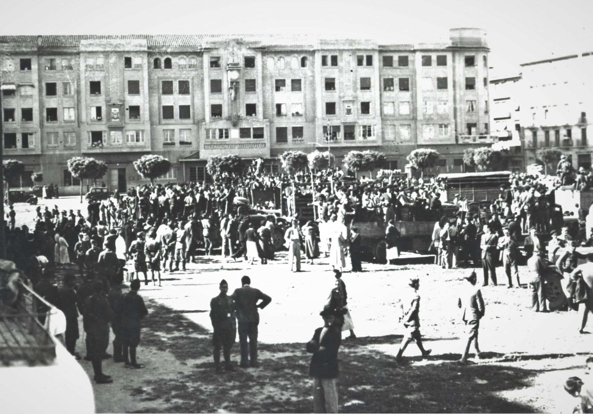 Tanques frente a la estación de Pamplona - Sputnik Mundo, 1920, 13.01.2022