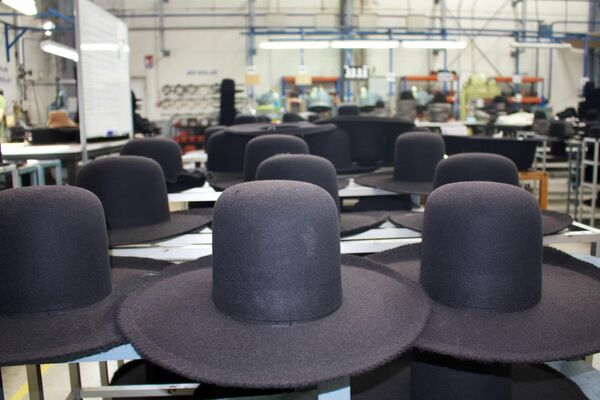 Fernández y Roche anualmente factura 50.000 sombreros judíos - Sputnik Mundo