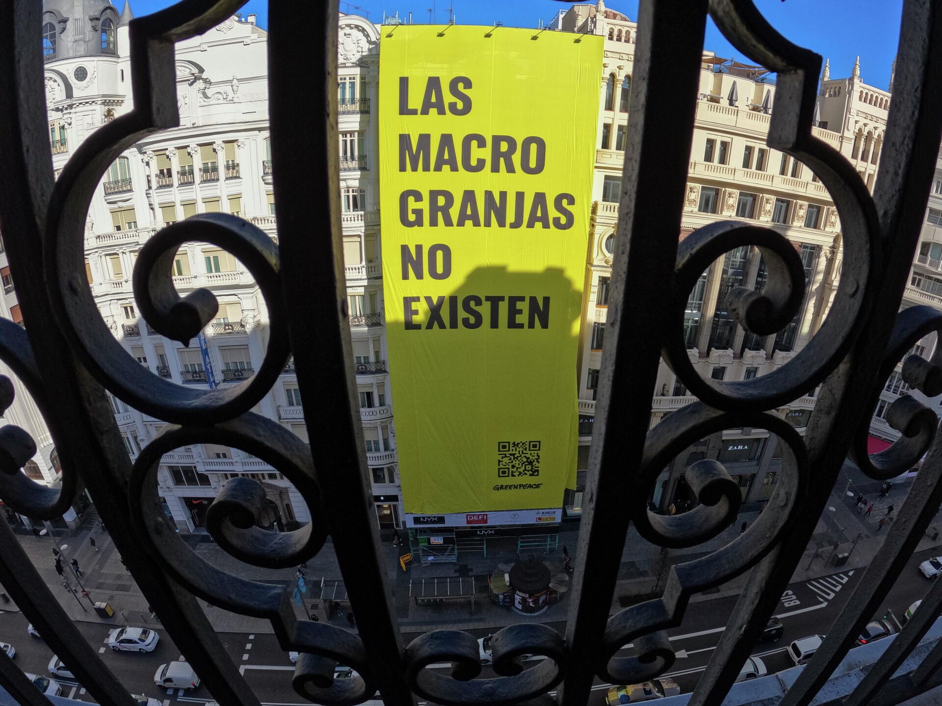 Pancarta de Greenpeace sobre las macrogranjas en la Gran Vía de Madrid - Sputnik Mundo, 1920, 19.01.2022