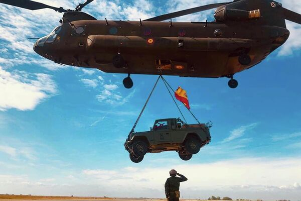Helicóptero Chinook del Ejército de Tierra - Sputnik Mundo