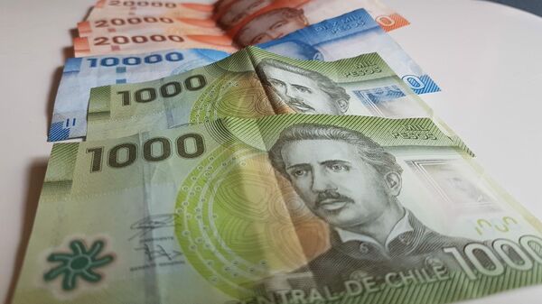 Pesos chilenos, billetes (magen referencial) - Sputnik Mundo