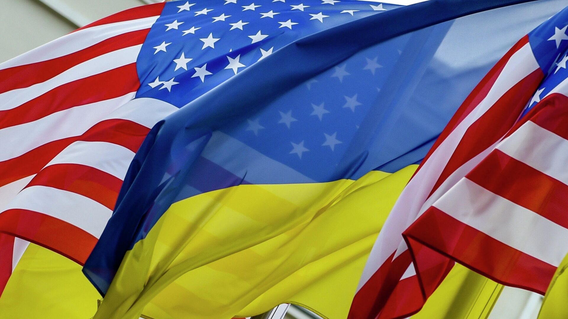 Banderas de EEUU y Ucrania - Sputnik Mundo, 1920, 21.09.2023