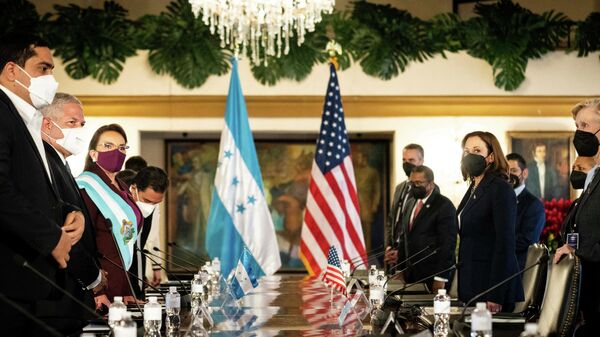 La presidenta de Honduras, Xiomara Castro, y la vicepresidenta de EEUU, Kamala Harris - Sputnik Mundo