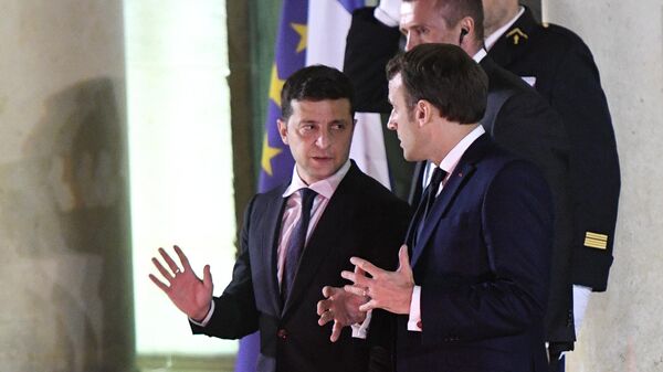 El presidente de Ucrania, Volodímir Zelenski, y su par francés, Emmanuel Macron (archivo) - Sputnik Mundo