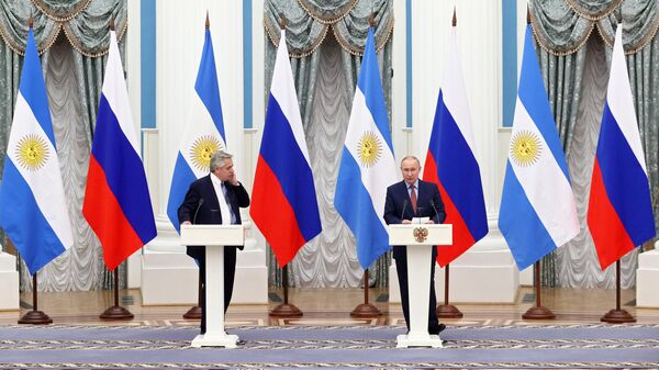 El presidente de Argentina, Alberto Fernández, en una reunión con su homólogo ruso, Vladímir Putin - Sputnik Mundo