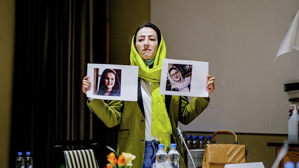 Una mujer de la delegación talibán en Oslo - Sputnik Mundo
