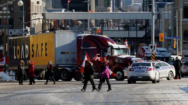 Los camioneros en Ottawa protestan contra la vacunación obligatoria - Sputnik Mundo