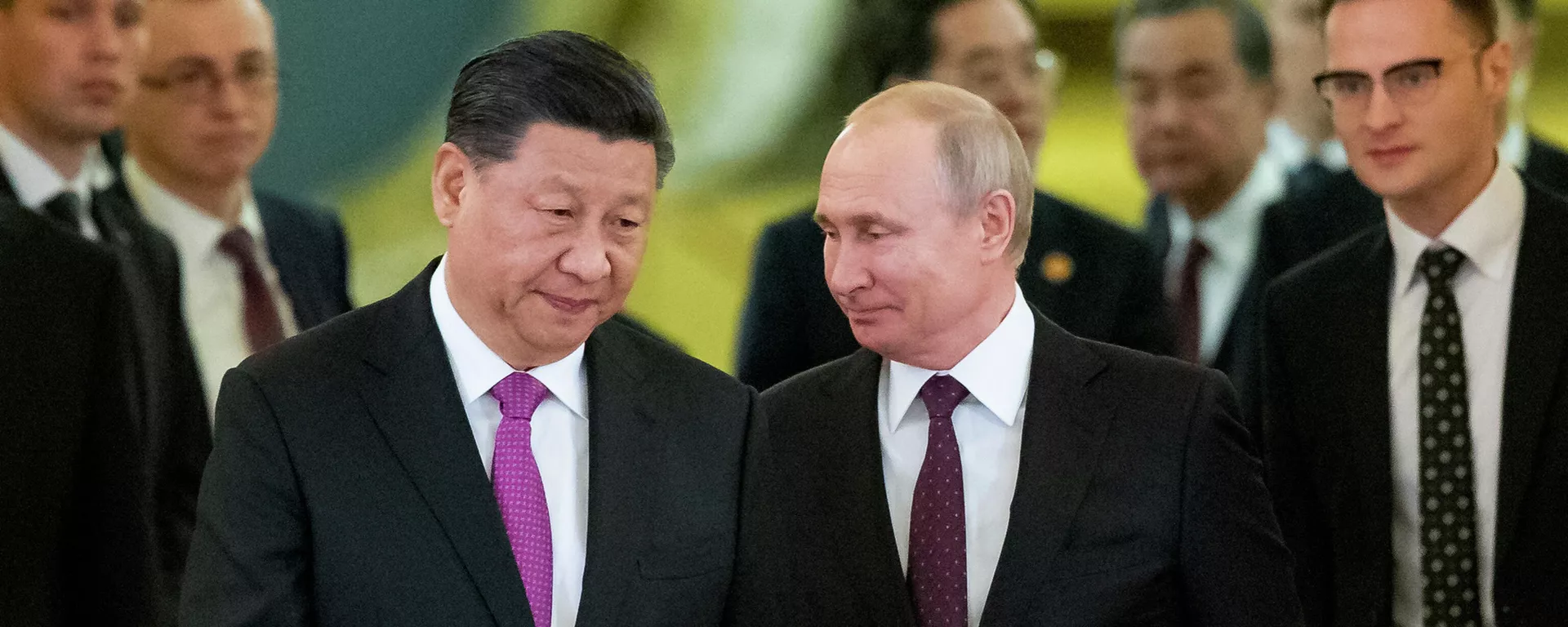  El presidente ruso Vladímir Putin, y su homólogo chino, Xi Jinping - Sputnik Mundo, 1920, 15.10.2023