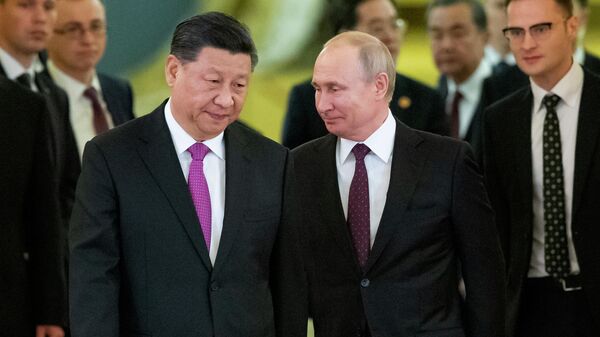  El presidente ruso Vladímir Putin, y su homólogo chino, Xi Jinping - Sputnik Mundo