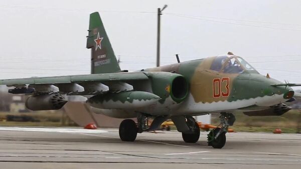 Los aviones rusos de asalto Su-25SM3 realizan entrenamientos conjuntos | Video - Sputnik Mundo