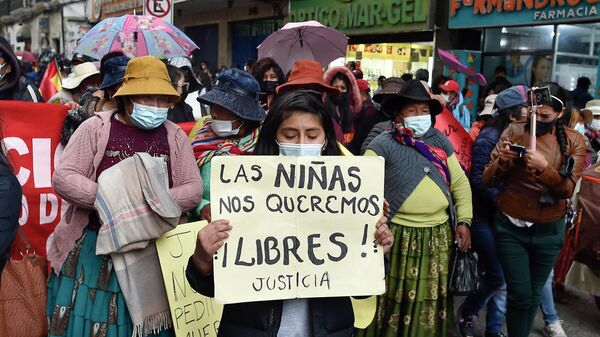 Las protestas contra feminicidios en Bolivia - Sputnik Mundo