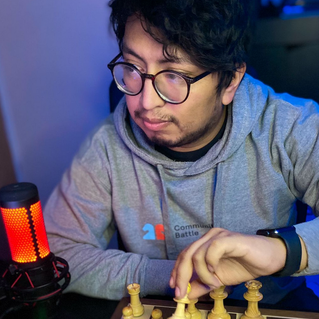 El escritor que se convirtió en el campeón mundial de ajedrez online