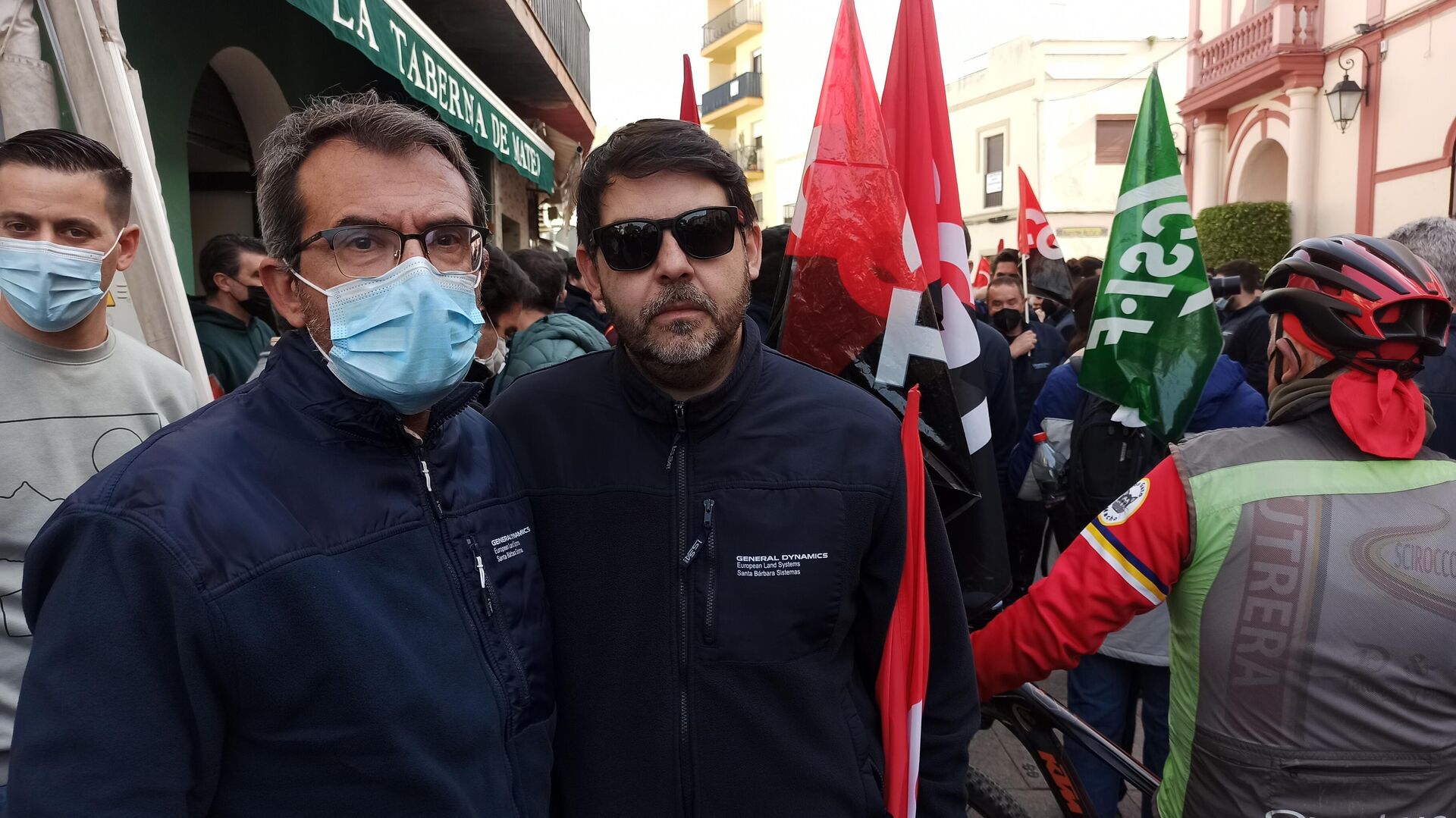 Gallardo (I) y Javier (d), trabajadores de SBS en huelga - Sputnik Mundo, 1920, 11.02.2022