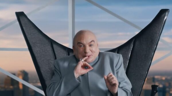 El Dr Maligno en el anuncio de GM - Sputnik Mundo