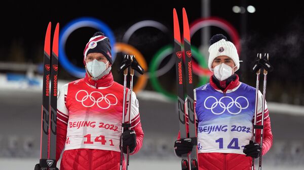 Esquiadores de fondo ruso, Alexander Bolshunov y Alexander Terentyev - Sputnik Mundo