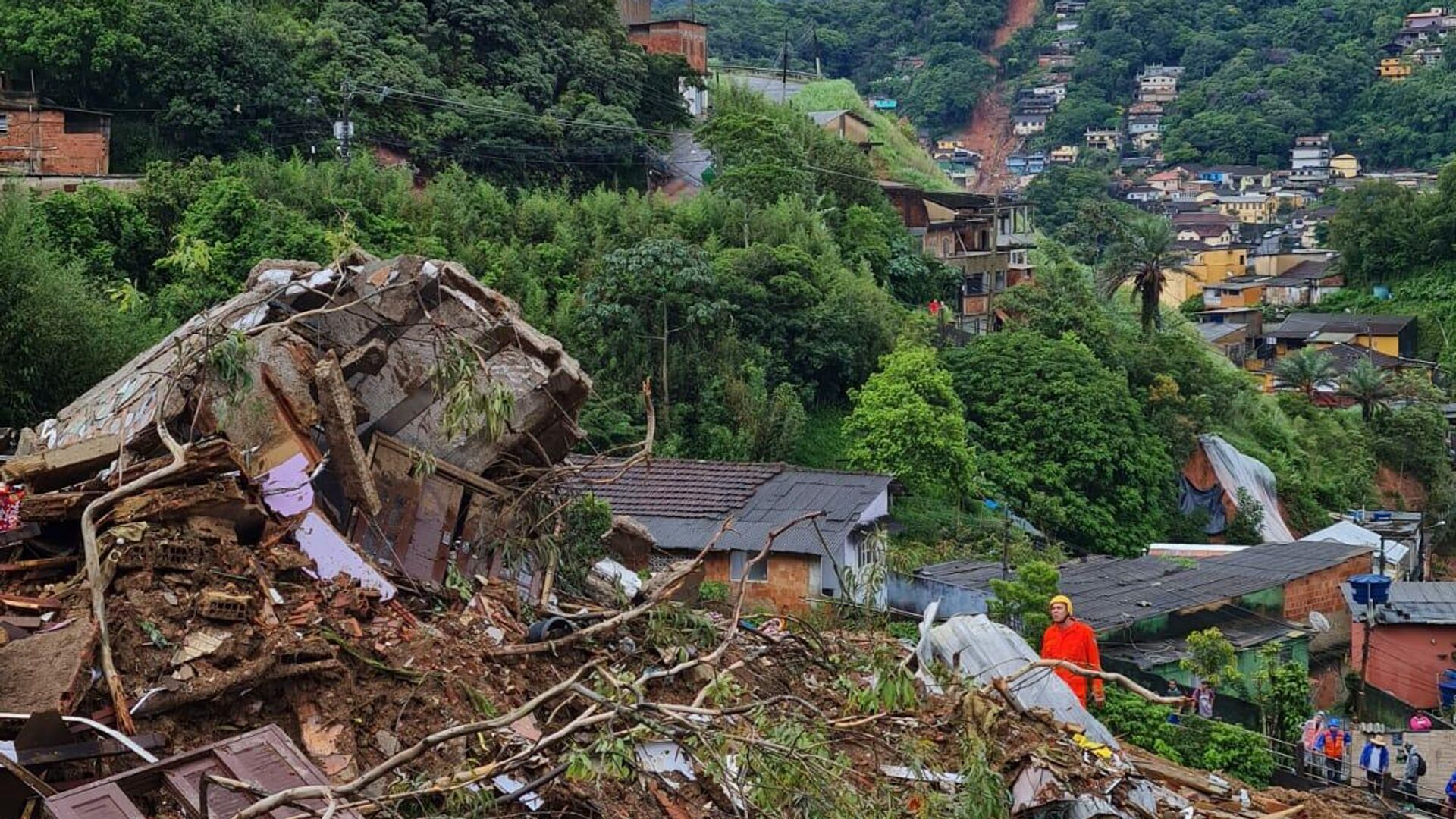 El Morro da Oficina es la zona cero de la catástrofe en Petrópolis. Más de 80 casas de esta favela fueron totalmente destruidas. Debajo del barro y los escombros están la mayoría de los 116 desaparecidos que aún hay en la ciudad. - Sputnik Mundo, 1920, 25.02.2022