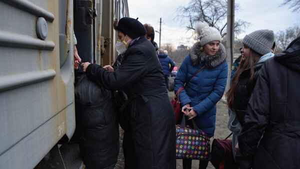 La evacuación de Donetsk y Lugansk - Sputnik Mundo