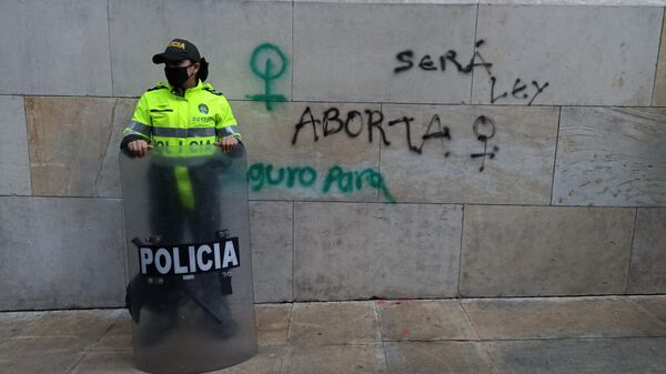 Colombianas celebran despenalización total del aborto hasta las 24 semanas de gestación - Sputnik Mundo