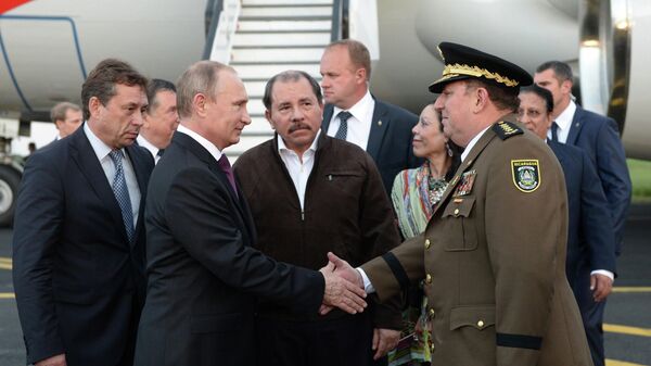 El presidente ruso, Vladímir Putin, junto al presidente de Nicaragua, Daniel Ortega, durante una visita a Nicaragua en 2014 - Sputnik Mundo